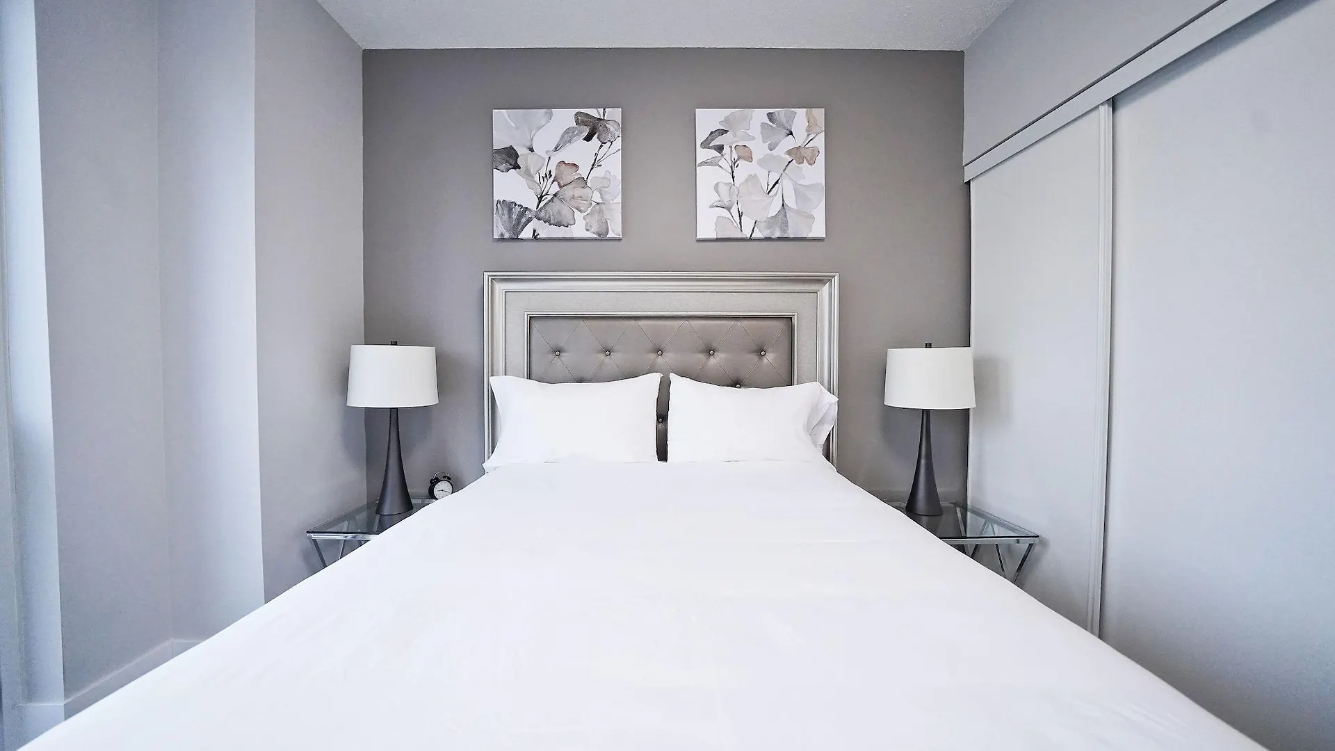 Grand Royal Condos - Cn Tower Apartment Toronto