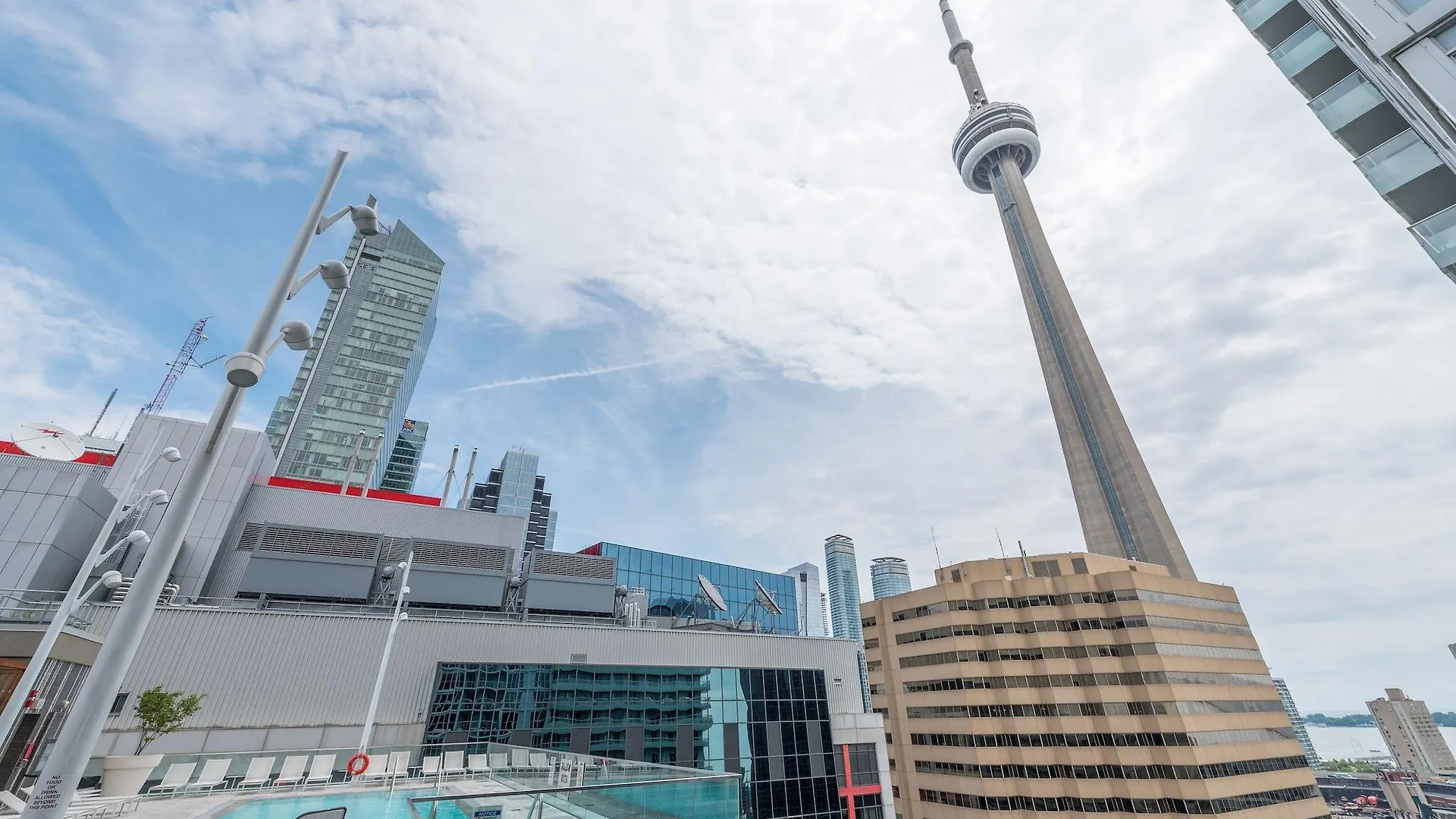 Grand Royal Condos - Cn Tower Apartment