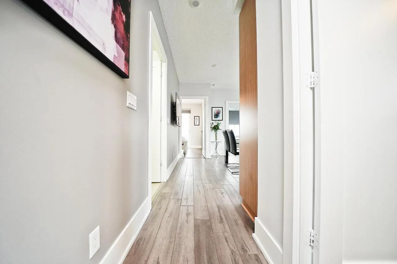 Grand Royal Condos - Cn Tower