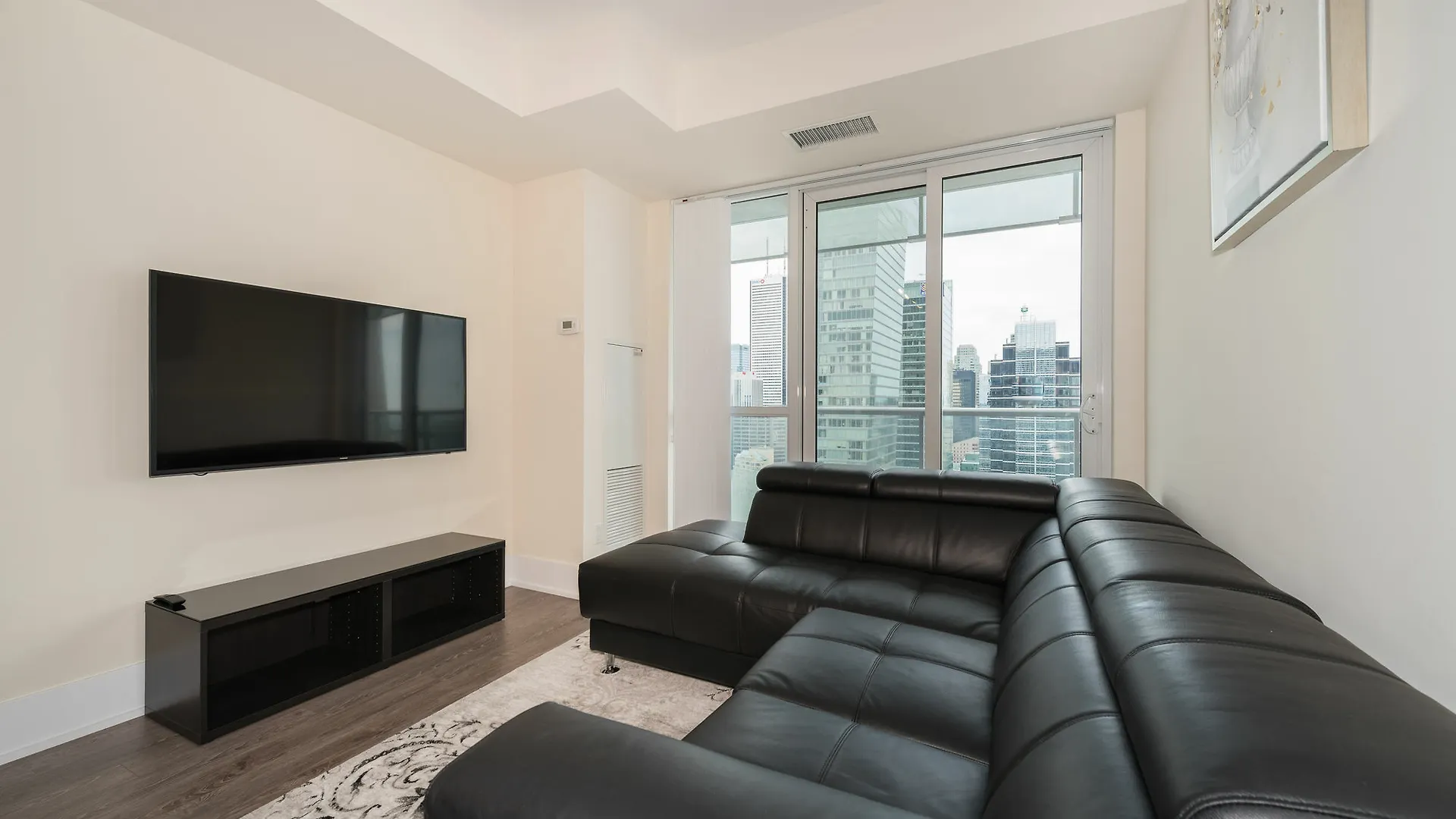 Grand Royal Condos - Cn Tower Apartment