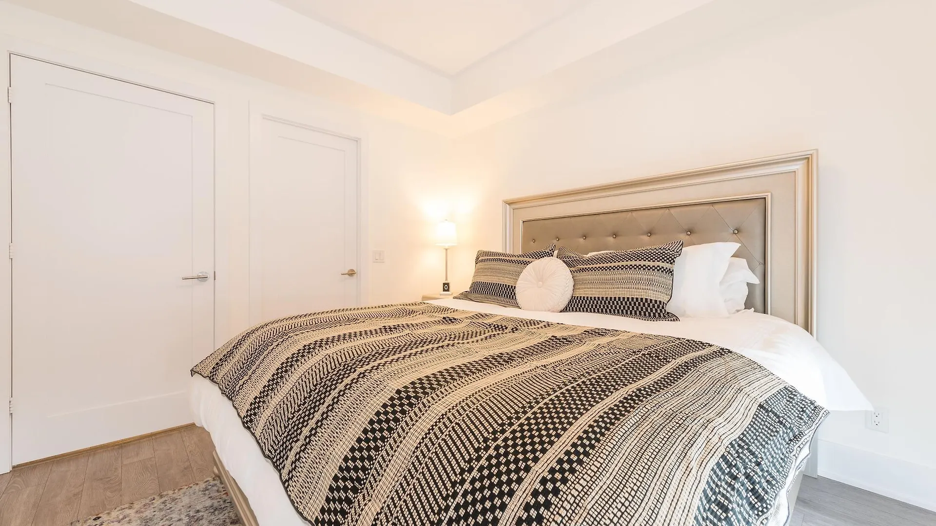 Grand Royal Condos - Cn Tower Apartment Toronto