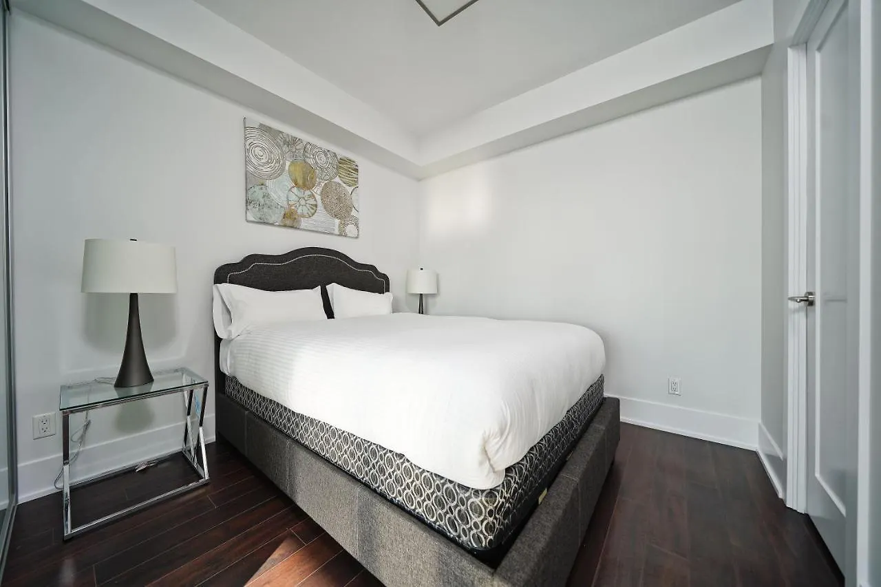 Grand Royal Condos - Cn Tower Apartment