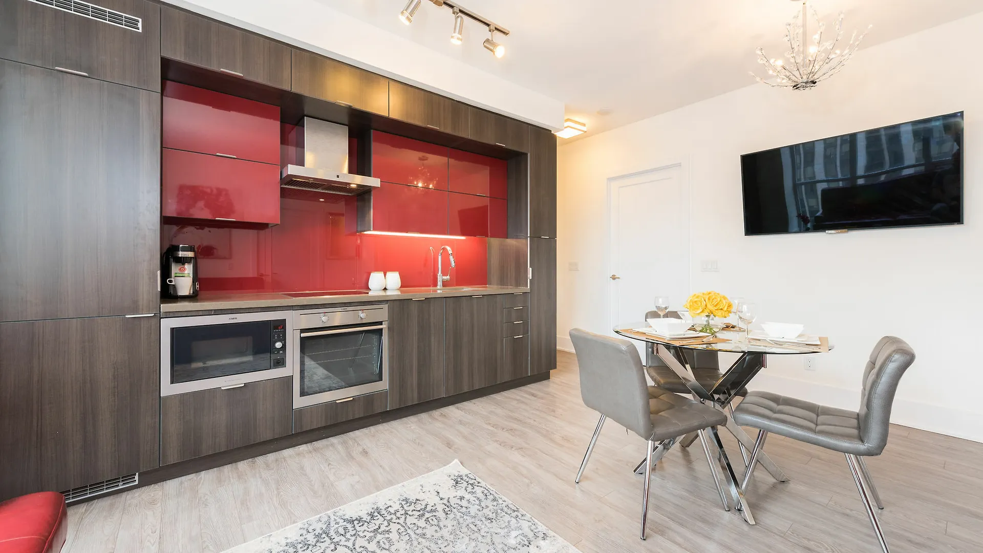 Grand Royal Condos - Cn Tower Apartment