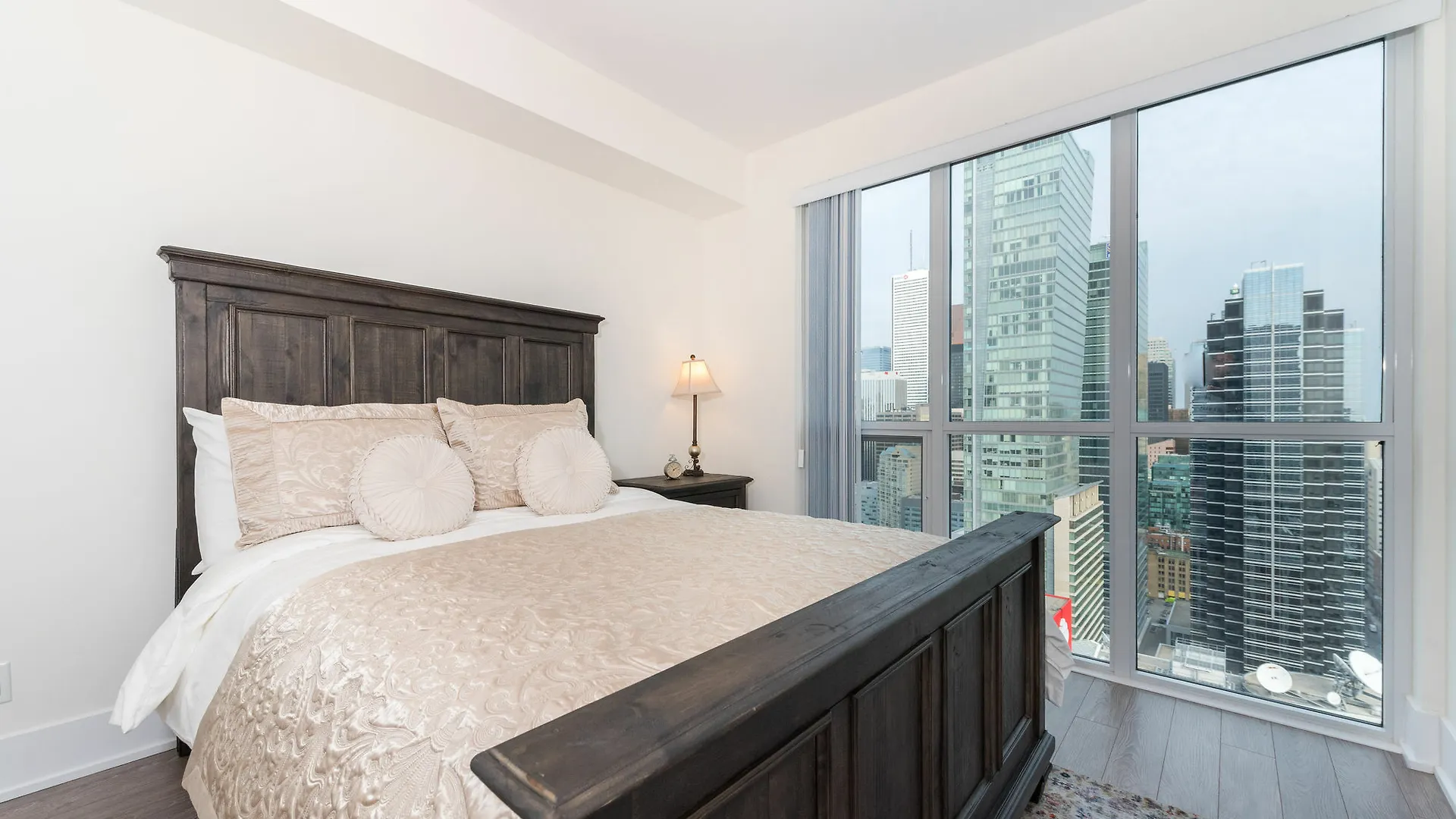 Grand Royal Condos - Cn Tower Canada