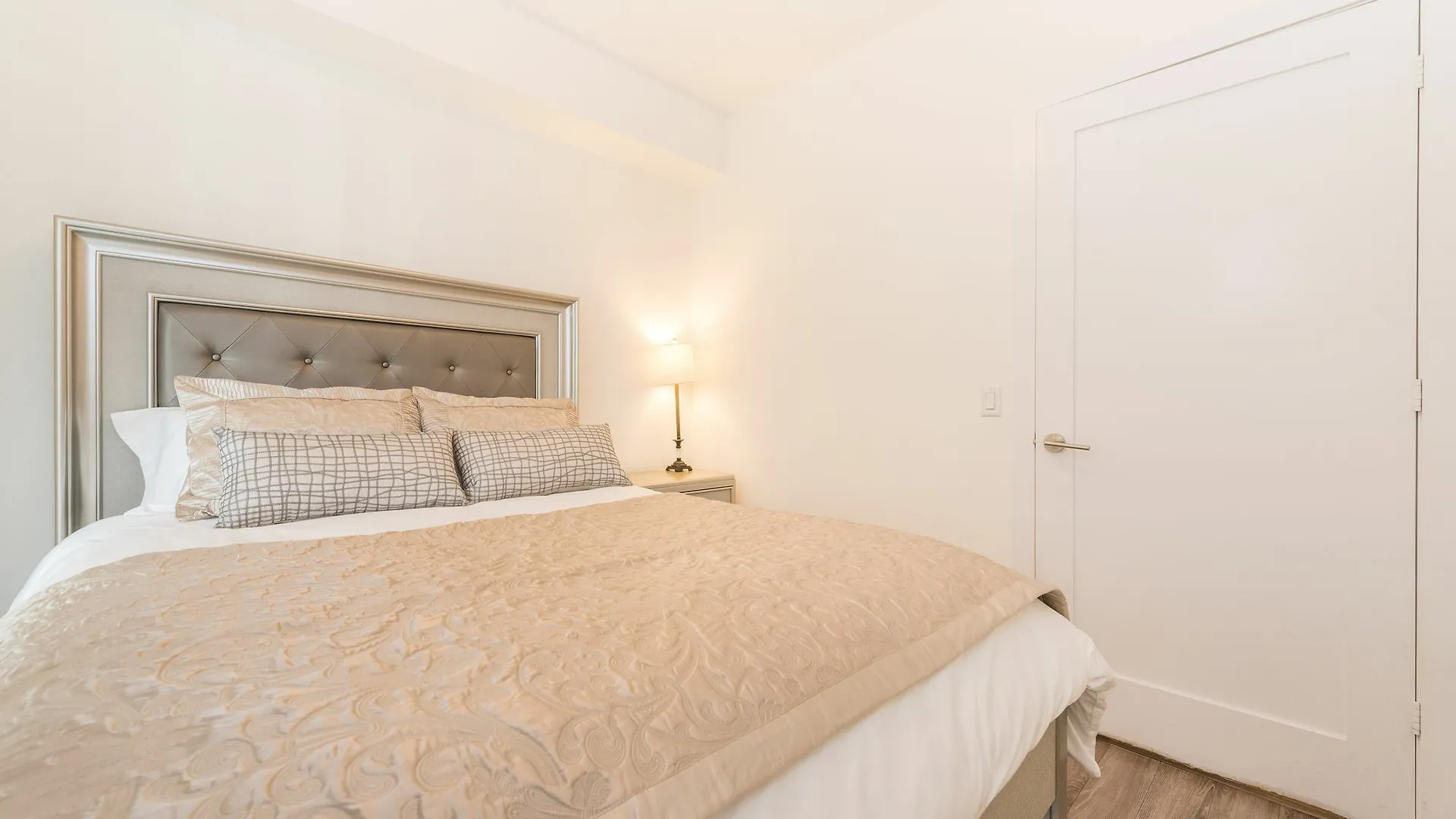 Grand Royal Condos - Cn Tower Apartment Toronto